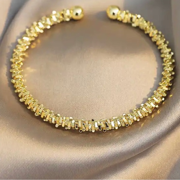 Gold Plated Textured Hand Cuff Bracelet - Picture 4 of 5